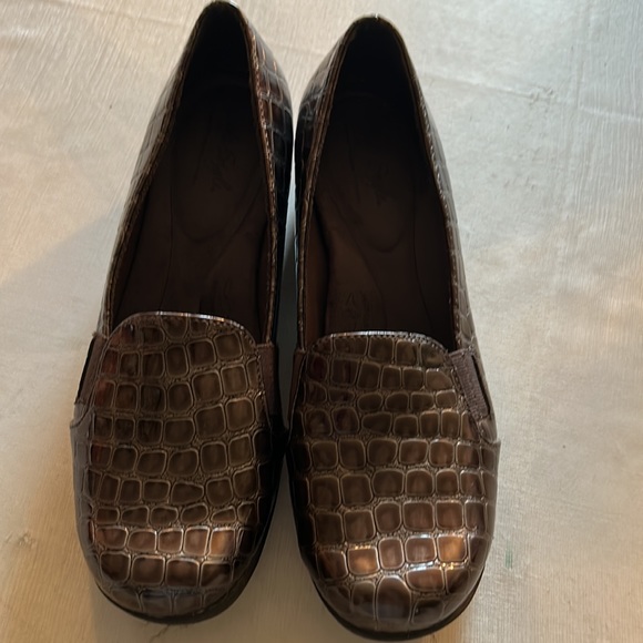 Worn once, Soft Style animal print shoes. - Picture 2 of 7